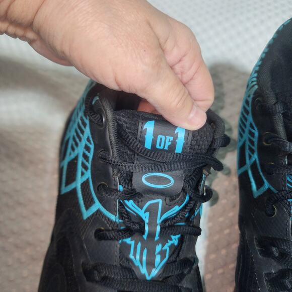 PUMA EUC MENS SZ 11 MB.01 BUZZ CITY MELO BALL BASKETBALL BALL SNEAKER SHOES